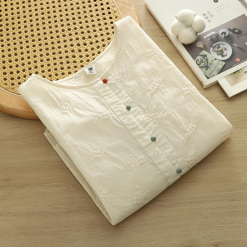 BEYAZ DÜĞME DETAYLI PAMUK GÖMLEK