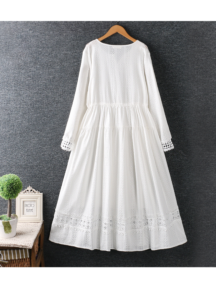 YAZLIK BEYAZ FİSTO DETAYLI UZUN KOLLU ELBİSE